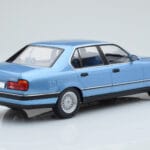 BMW 7er E32 730i Blau MCG 1:18