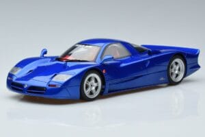 Nissan R390 GT1 Straßenversion Coupé GT Spirit 1:18